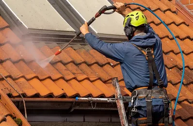 Démoussage et hydrofuge de toiture à Fiquefleur-Équainville